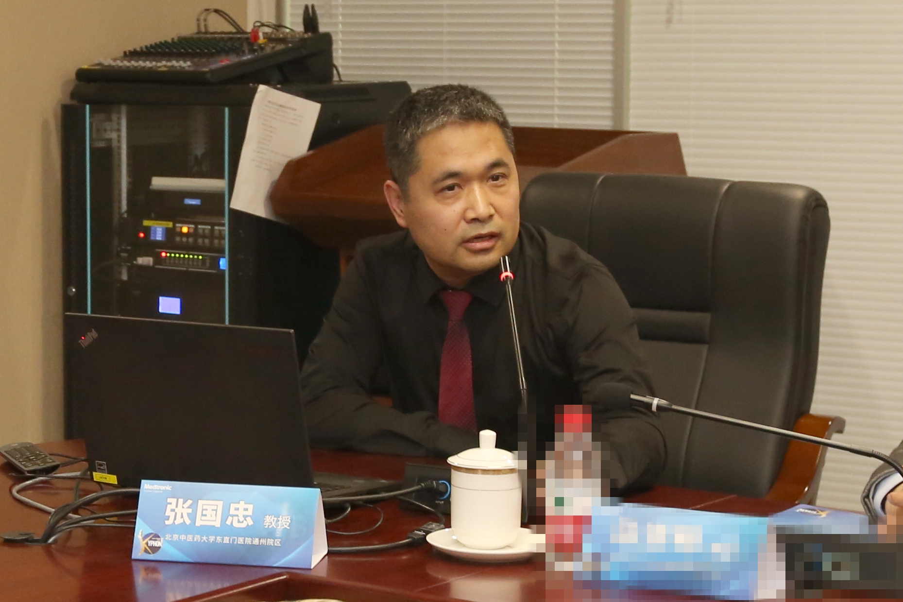北京中医药大学东直门医院骨伤科五区主任张国忠现场发言.jpg 北京中医药大学东直门医院骨伤科五区主任张国忠现场发言.jpg