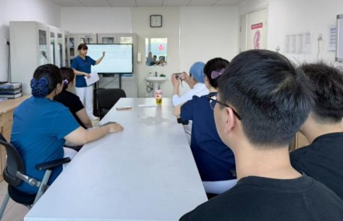 护理人员开展专题培训.jpg