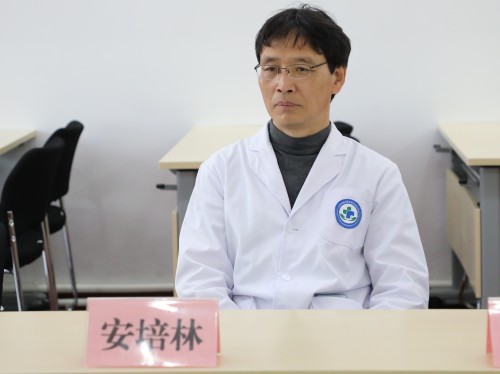 座谈会-安培林院长.jpg