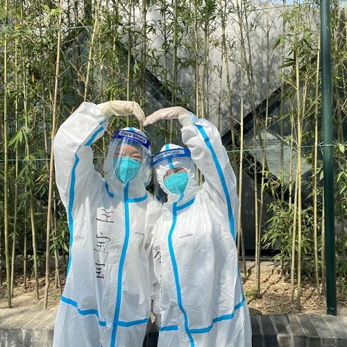 医院青年医务人员支援核酸采集工作2 (1).jpg 医院青年医务人员支援核酸采集工作2 (1).jpg