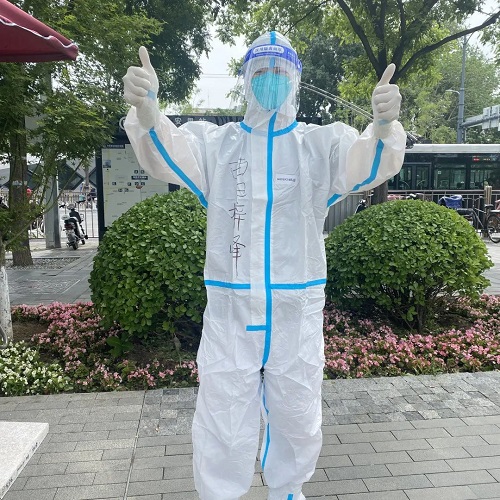 医院青年医务人员支援核酸采集工作2 (3).jpg 医院青年医务人员支援核酸采集工作2 (3).jpg