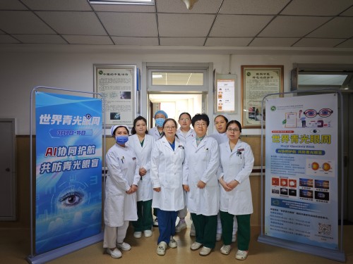 眼科义诊合影.jpg