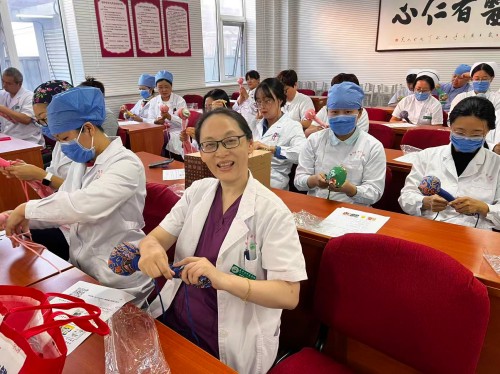 巧手制艾锤 安康迎佳节-昌平区中医医院 (4).jpg