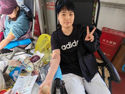 生命护航,热血担当——昌平区中医医院干部职工积极参与无偿献血活动 (1).jpg