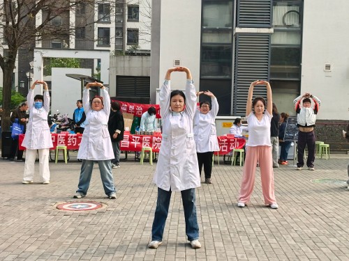 杏林春暖进社区 开展中医科普惠民志愿服务活动-北京中医药大学附属昌平医院 (3).jpg