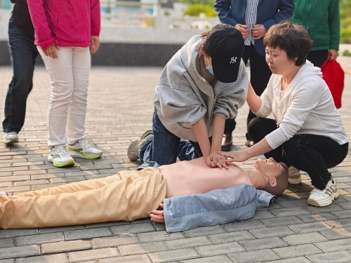 杏林春暖进社区 开展中医科普惠民志愿服务活动-北京中医药大学附属昌平医院 (4).jpg