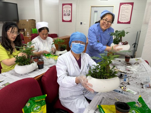 花漾时光润心田 艺术疗愈暖医心-北京中医药大学附属昌平医院 (1).jpg