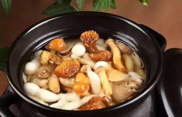 【膳食】手足麻木,腰酸背痛.试试这锅菌菇排骨煲