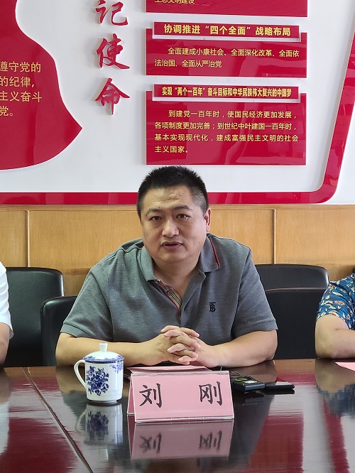 刘刚.jpg 刘刚.jpg