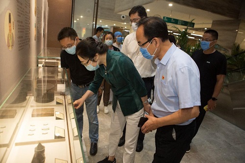 北京中医药大学党委书记谷晓红慰问东直门医院一线医务工作 (6).jpg