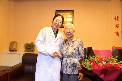 北京中医药大学党委书记谷晓红慰问东直门医院一线医务工作 (8).jpg