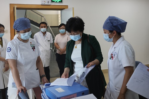 北京市丰台中西医结合医院迎接市级院感防控专家组督导检查 (2).jpg