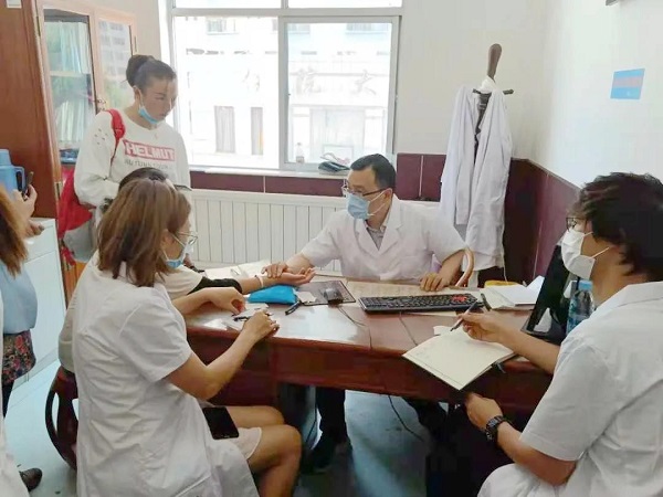 第21批援青博士服务团成员鲍艳举: 高原是家,患者就是亲人 (2).jpg 第21批援青博士服务团成员鲍艳举: 高原是家,患者就是亲人 (2).jpg