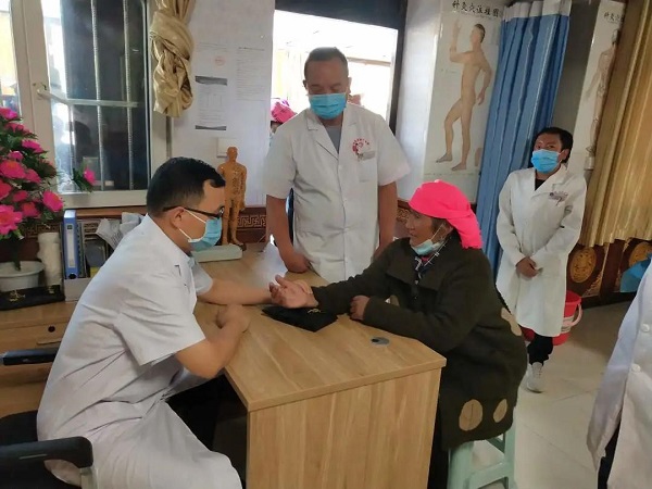 第21批援青博士服务团成员鲍艳举: 高原是家,患者就是亲人 (3).jpg 第21批援青博士服务团成员鲍艳举: 高原是家,患者就是亲人 (3).jpg