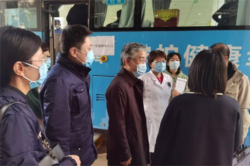 紧急集结,执行新冠疫苗“加强针”接种任务 (2).jpg