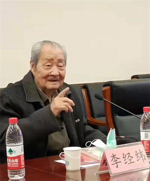 李经纬人文学术传承工作室组织召开《百年巨匠·中医篇》审片会暨“京城四大名医”学术研讨会 (5).jpg