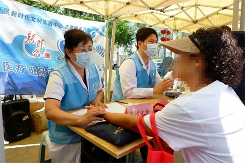 北京中医医院延庆医院党委开展健康义诊服务活动.jpg
