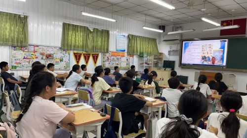 学校组织各年级通过线上、线下学习 (2).jpg