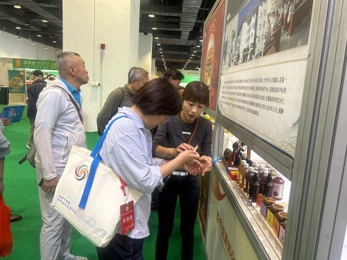 北京中医药大学附属昌平医院-岐黄医药赋能康养 特色中医药产品亮相博览会-20261010 (4).jpg